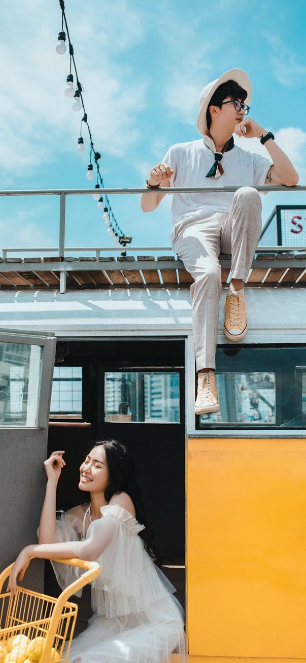 r星每日大赛 App 历史成绩页截图，按日期归档的往期结果列表，支持按阶段筛选查看