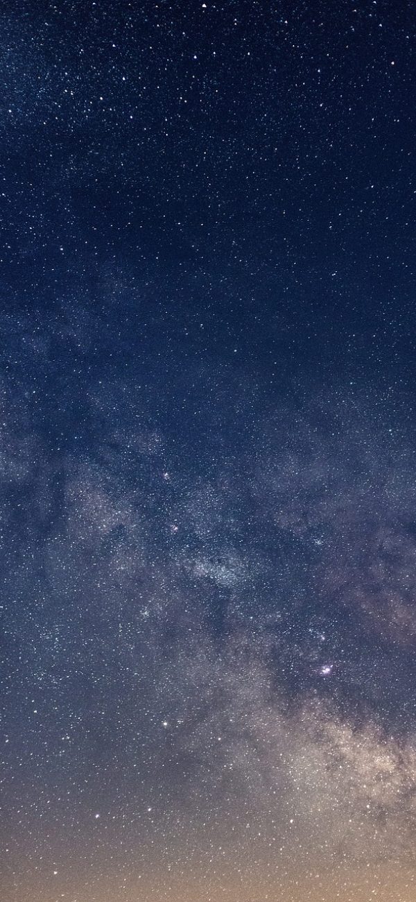 r星每日大赛 App 深色模式界面截图，夜间环境下显示赛程信息，配色柔和对比适中不刺眼